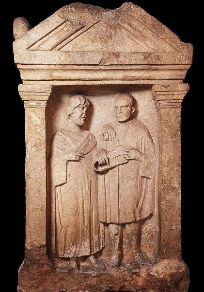 Stèle de Saint-Ambroix, calcaire, IIe siècle. (4533)