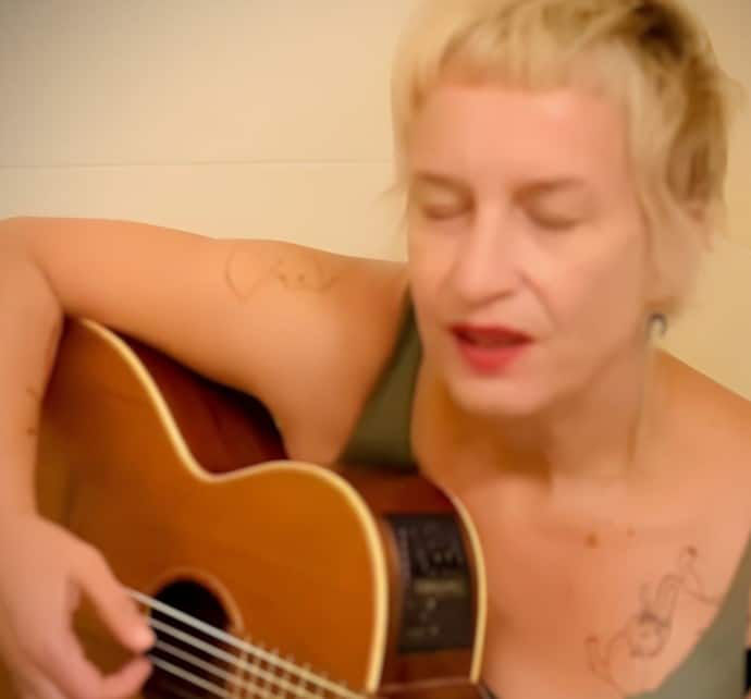 Julie Bonnie en accoustique